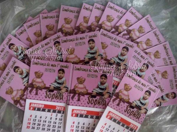 Imã com calendário